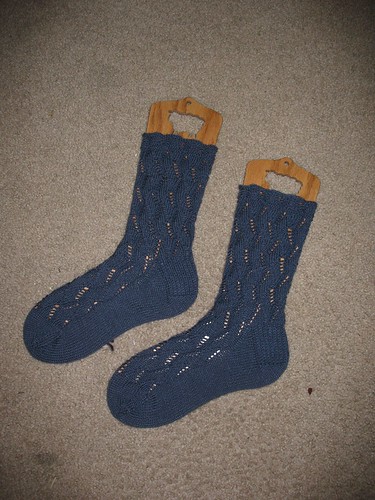 FO: Waving Lace Socks