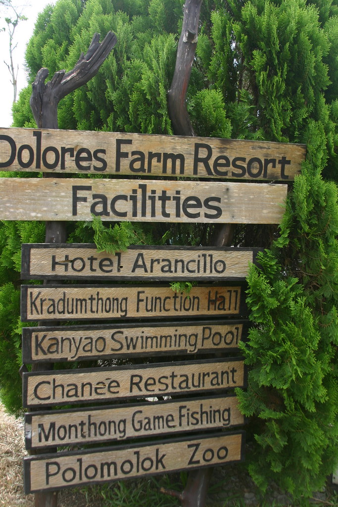 Dolores Farm Resort Signage