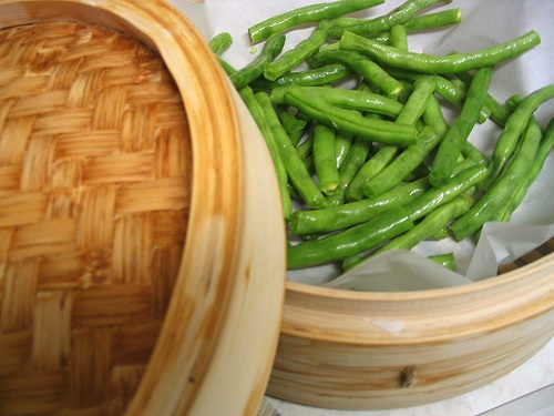 Steaming green beans