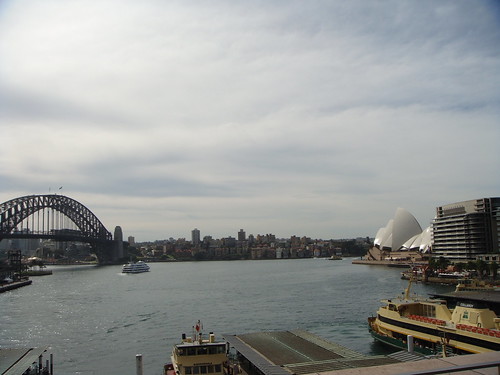 Walking from Circular Quay to McMahons Point