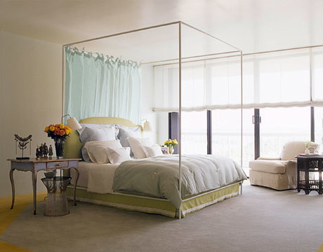 Dreamy white bedroom: Vincente Wolf's Palm Beach makeover + modern four-poster + 'Patriotic White' by Benjamin Moore