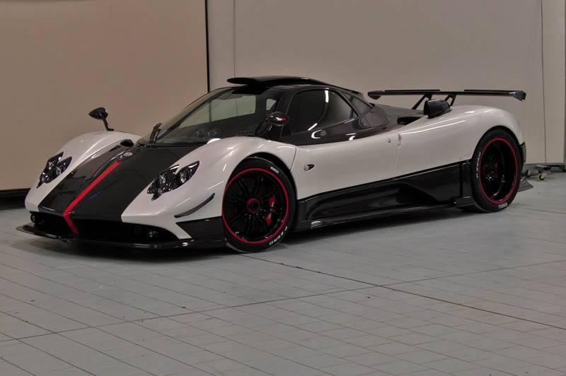  some pics of the Pagani Zonda Cinque whic was taken at the showroom