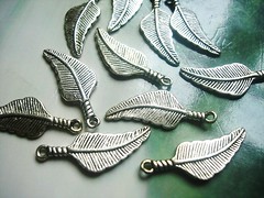 #C100S=CURVED LEAVES 10x30mm 10PCS=S$3.50