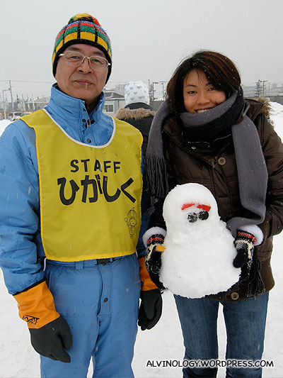 Helpful ojisan who taught us how to make proper snowmen