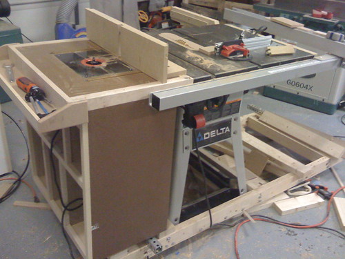 Table Saw Workstation #1: The router wing - by raf @ LumberJocks.com 