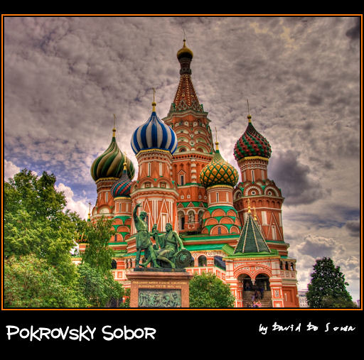 St. Basil's Cathedral / Pokrovsky Sobor & The Monument to Dmitry Pozharsky and Kuzma Minin by Far & Away