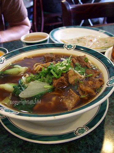 Beef stew noodles / 牛肉麵