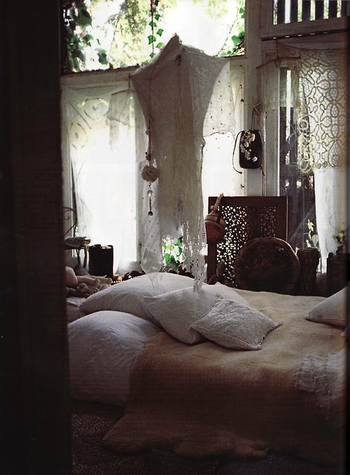 bed, beds, pillows, gypsy decor, boho decor, romantic bedroom, secret garden, pillows, bedrooms, enchanted room 