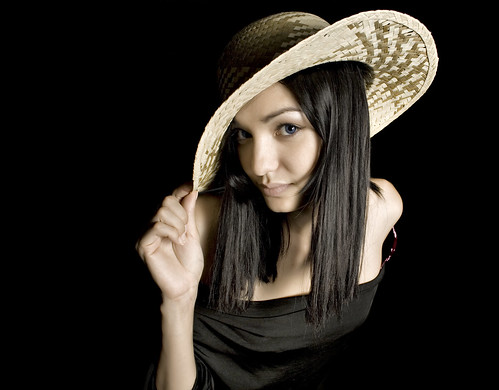 フリー画像|人物写真|女性ポートレイト|白人女性|帽子|麦藁帽子|黒髪|フリー素材|