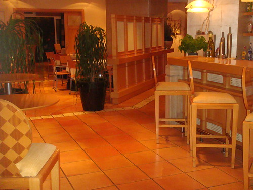 Barra e interior del restaurante