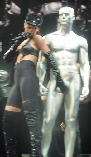 Rihanna - Live in Paris - 2010