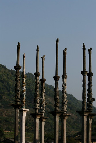 Dragon Pillars (by niklausberger)