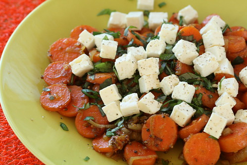 Warm gingered carrot salad with feta cheese / Soe ingveri-porgandisalat fetajuustuga
