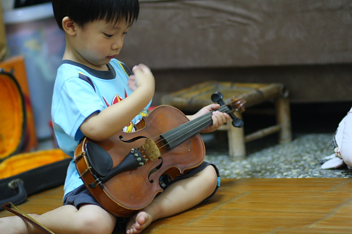 彥彥玩小提琴05