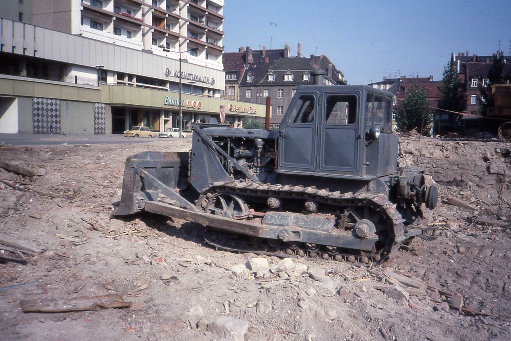 фото: Soviet ЧТЗ T-100  Bulldozer, Erfurt, DDR. August 1989