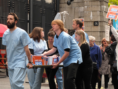 400,000 signature petition delivery shows huge public opposition to NHS plans