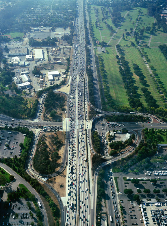 traffic in Los Angeles (by: Benny Chan via Good magazine)