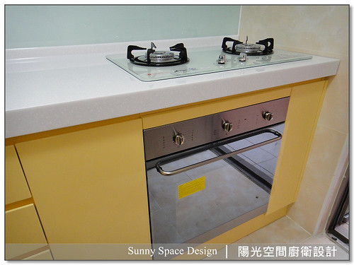 廚房設計-汐止建成路施先生一字型廚具：韓國LG人造石+下櫃不銹鋼桶身+6面結晶鋼烤+45度斜把手
