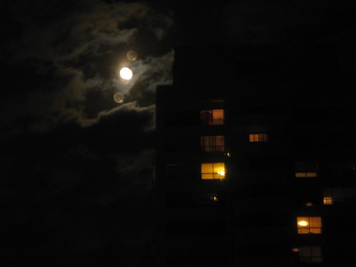 Full Moon April 9 2009