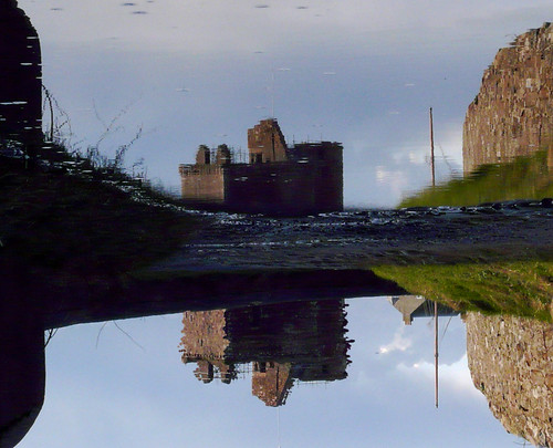 Castle reflection tease 04Mar09