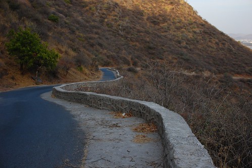 road up to monsoon palace