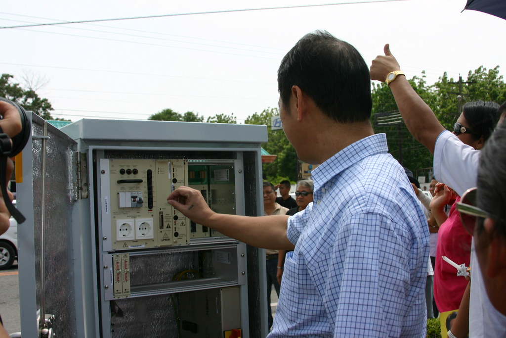 Mayor Jun Acharon fiddling with the different switches to start the Traffic Lights System at the National Highway.  - photo by Bariles