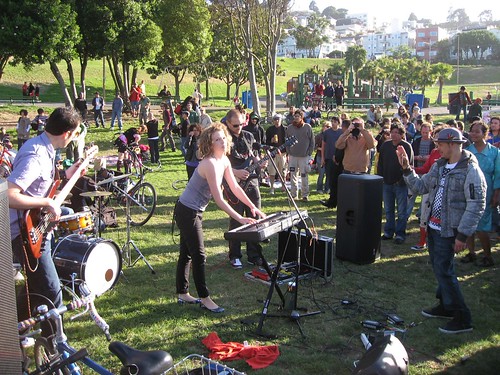 Oona Garthwaite performs at Dolores Park by you.