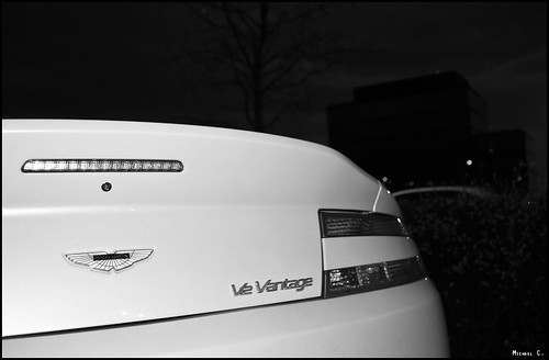Aston Martin V12 Vantage White. ASTON MARTIN V12 Vantage