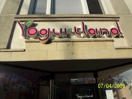 Yogurtland in Belmont Shore