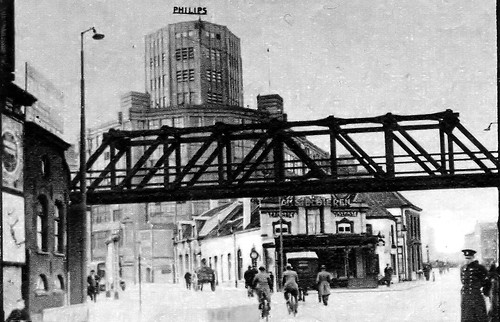Philipsfabriek en cafe Tramhalt in 1933