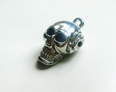 #C102S=SILVER SKULL WITH CRYSTAL   12x22mm 1PC=S$3.50