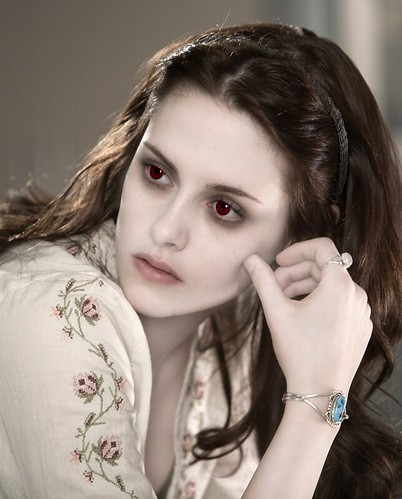 kristen stewart bella vampire. Vampire Bella Cullen (4)