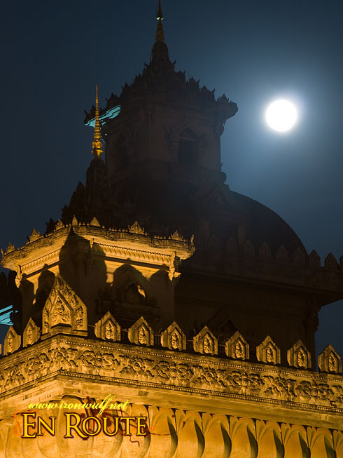 Patuxai Moon and tower