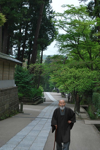 Monje en el Engaku-ji