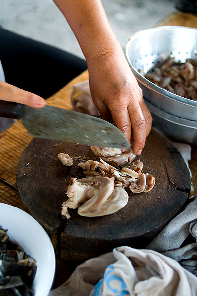 Paa Add preparing ingredients for laap, Mae Hong Son