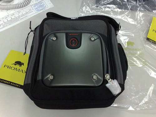 PROMAX 8.9吋電腦側背包(正面)