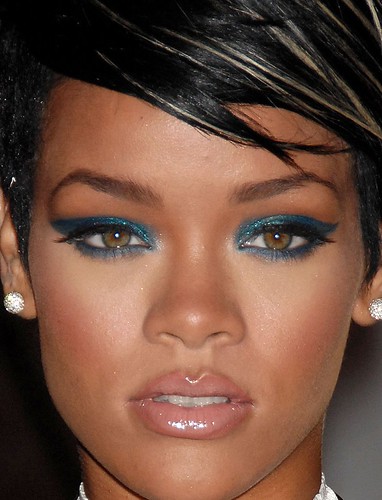 Rihanna makeup look