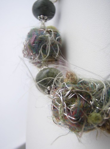 peas r green flotsam wire and fibre choker