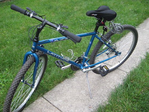 bike (by lauraloops)