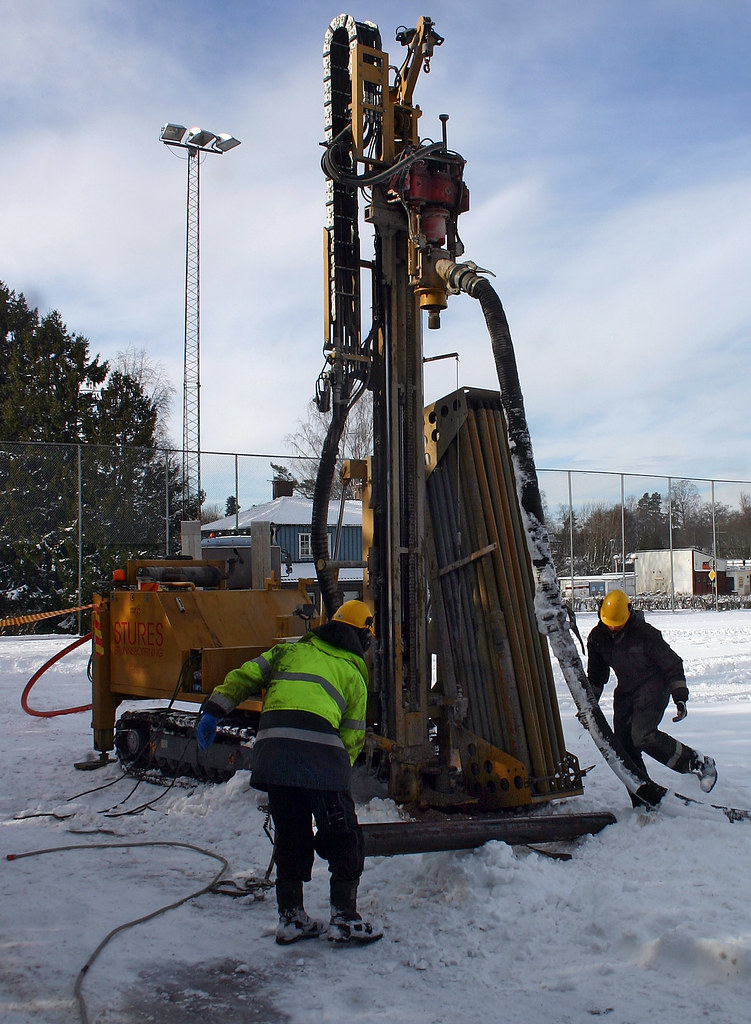 Setting up the drilling rig