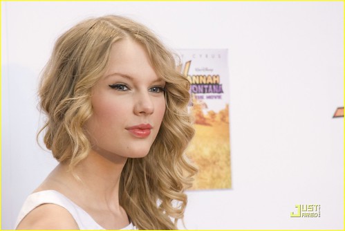 taylor-swift-french-connection-02