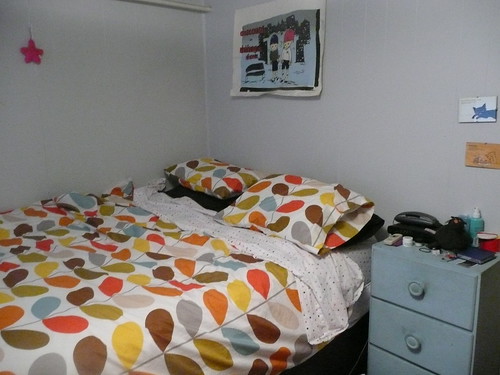Clean bedroom, clean sheets.