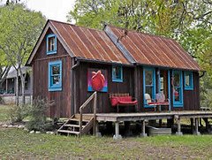 (all images from tinytexashouses.com)