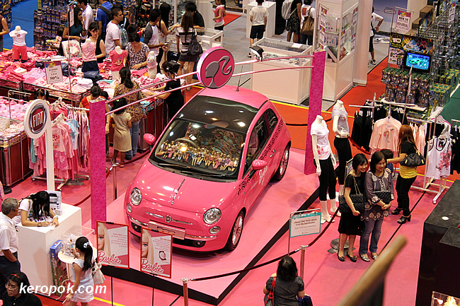 What a pink Fiat 500! It's a barbie doll car.