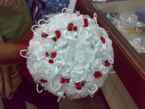 white rose bouquet. white rose bouquet
