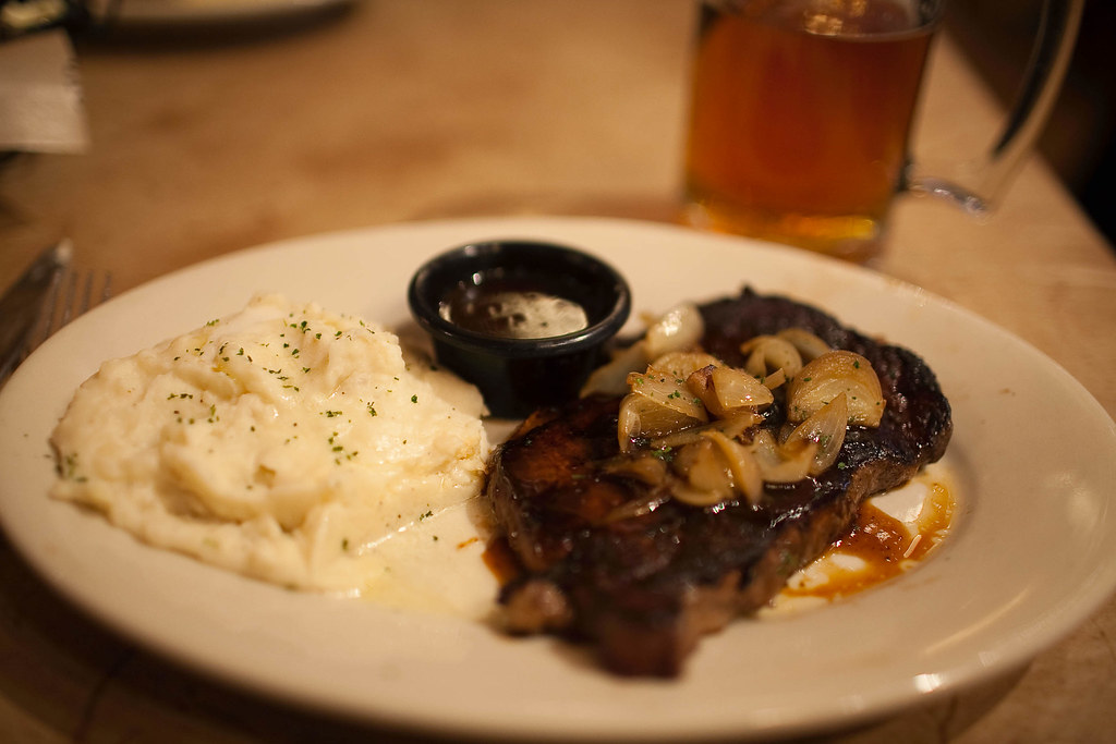 Treat for Daddy - Longhorn Steakhouse (3 of 4)