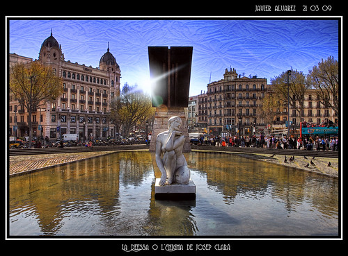 Plaza Cataluña - Josep Clara - La Deessa o l'Enigma (Barcelona)