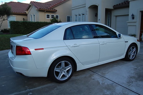 Acura Tl 2005 White. if not white rims,