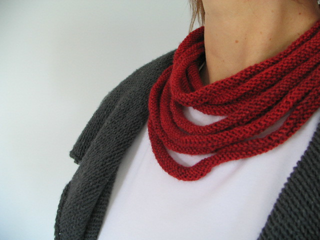 sev[en} circle knitted necklace