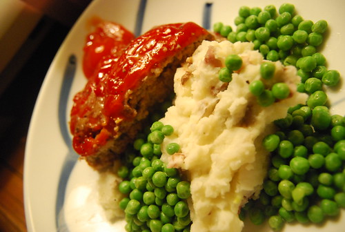 Meatloaf, mashed potatoes, peas